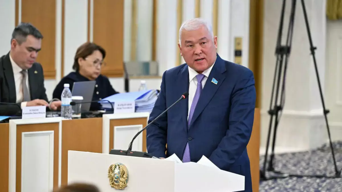 Мурат Абенов: Норму «Президент распускает Құрылтай» нужно пересмотреть