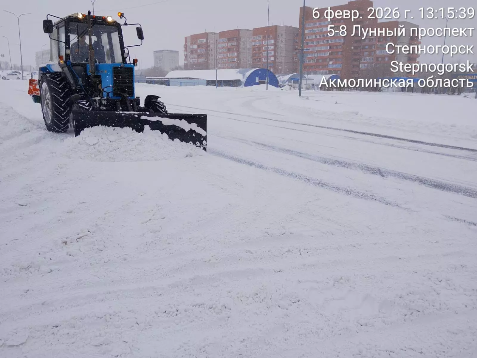 18 техника, 37 жұмысшы: Степногорск қаласынан шамамен 50 мың текше метр қар шығарылды