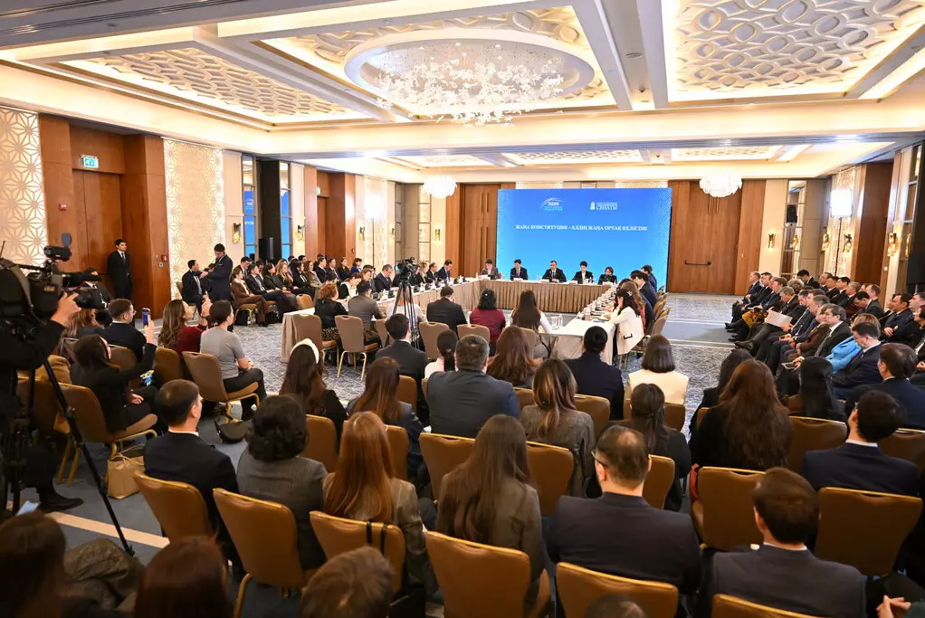 Сенат запустил экспертную дискуссию по новой Конституции