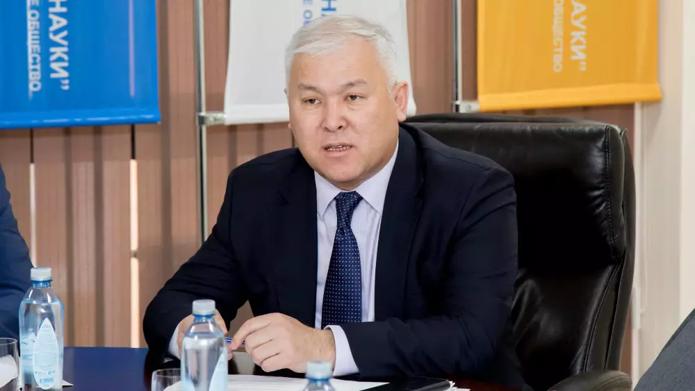 Міндетті емес, құқылы: Депутат жаңа Конституцияда саяси жүйені неғұрлым икемді етуді ұсынды