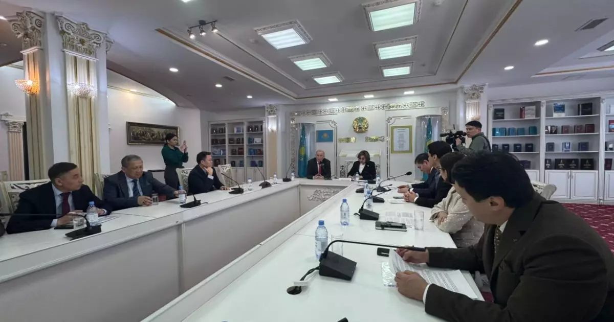   Бас редакторлар клубының дөңгелек үстелінде жаңа Конституция жобасы қолдау тапты   