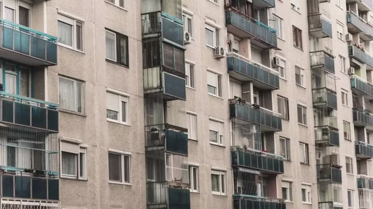 Күйеуге ерегес: Таразда долы анасы 5-қабаттан лақтырып жіберген қыздың жағдайы аса ауыр