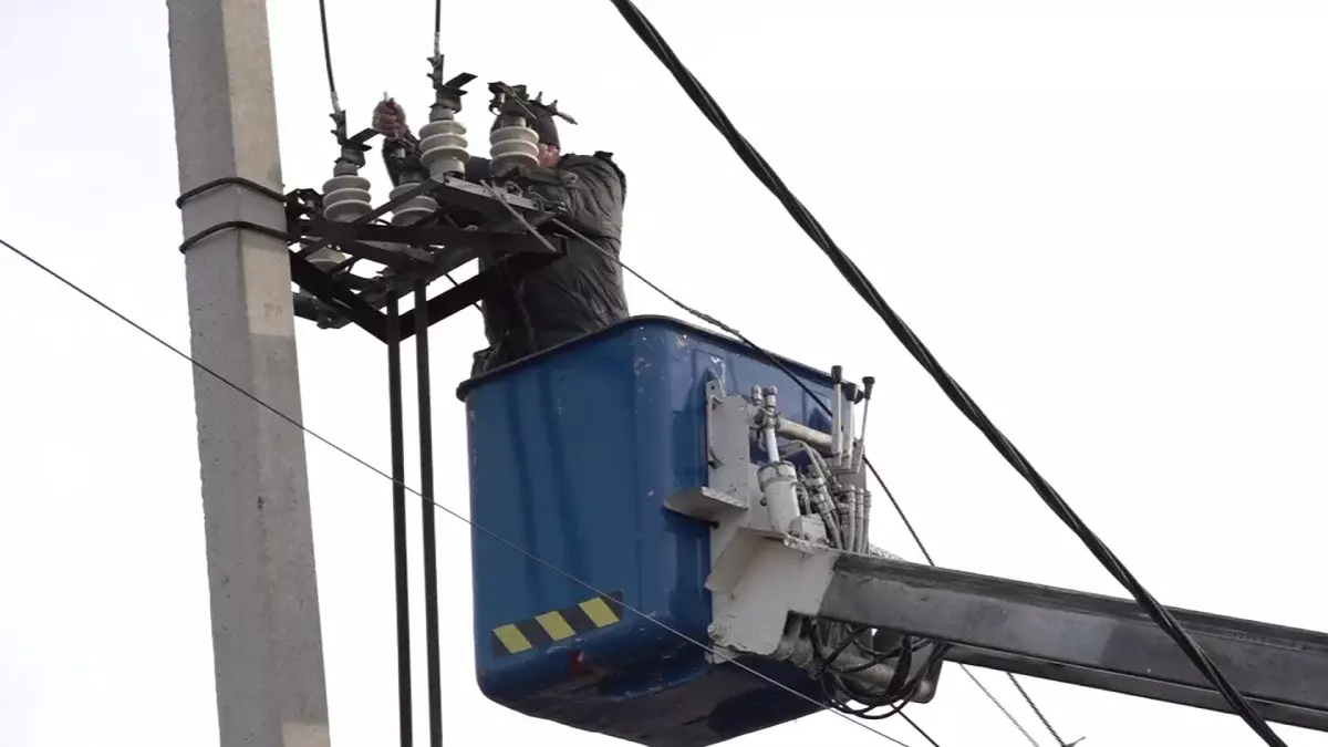 Дауыл салдары:  Қонаевта бірнеше шағынаудан жарықсыз отыр