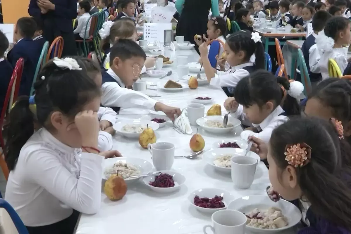 Новые стандарты питания в школах внедрили без пересмотра тарифов