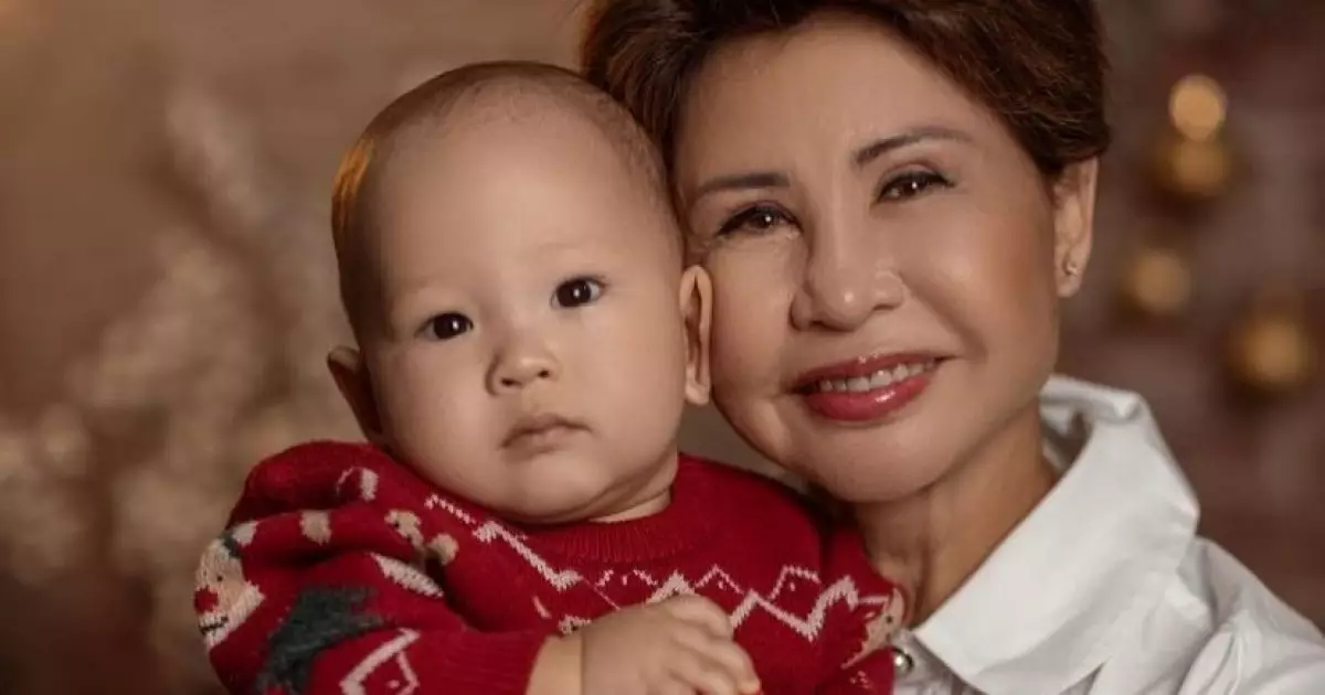   Роза Рымбаеваның немересі концертте халыққа бата берді (видео)   