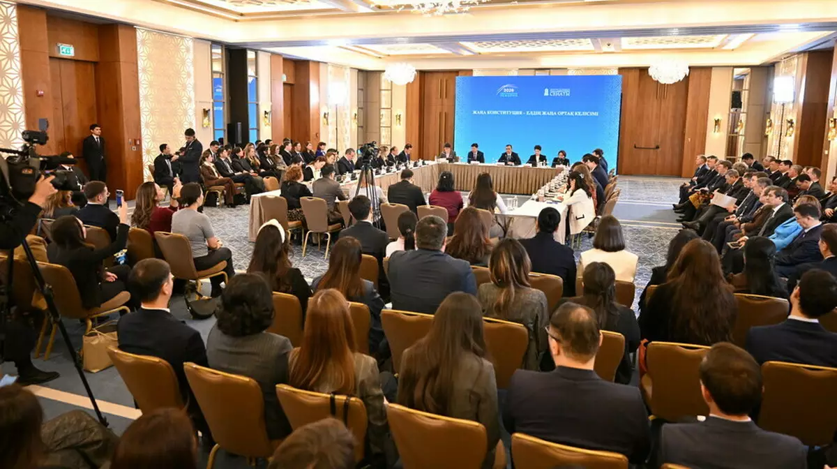 Сенат обсудил проект новой Конституции Казахстана