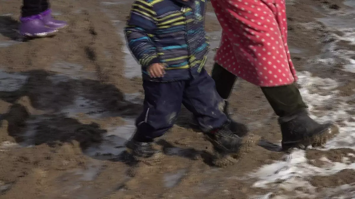 Батпаққа құлап қалды: Қаратөбе ауылындағы балалар мектепке бара алмай отыр