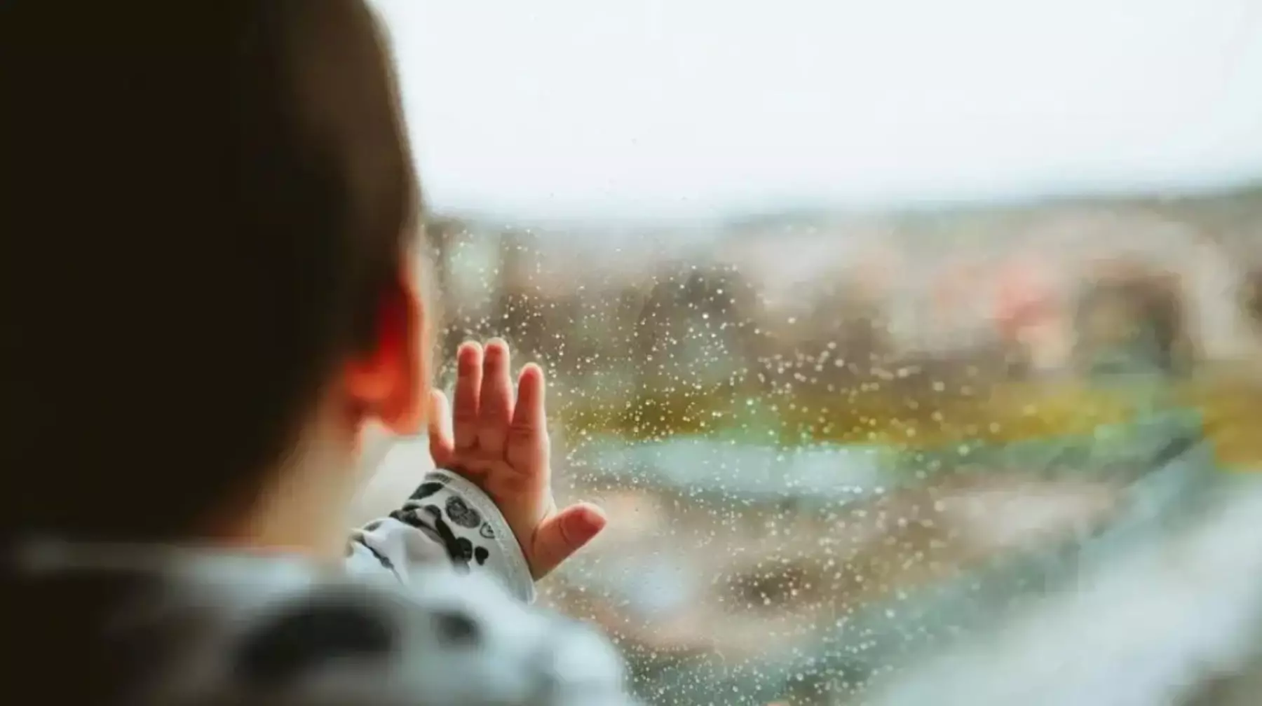 “Анасы ауыр депрессияға түскен”: Таразда екі баласын бесінші қабаттан лақтырған әйел жайлы жаңа дерек шықты