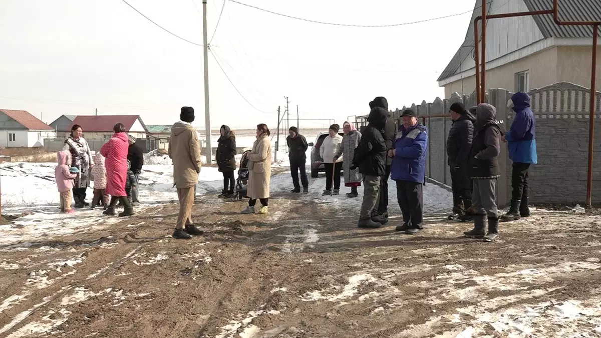 Более 10 лет без асфальта: сельчане Алматинской области ежедневно пробираются через грязь