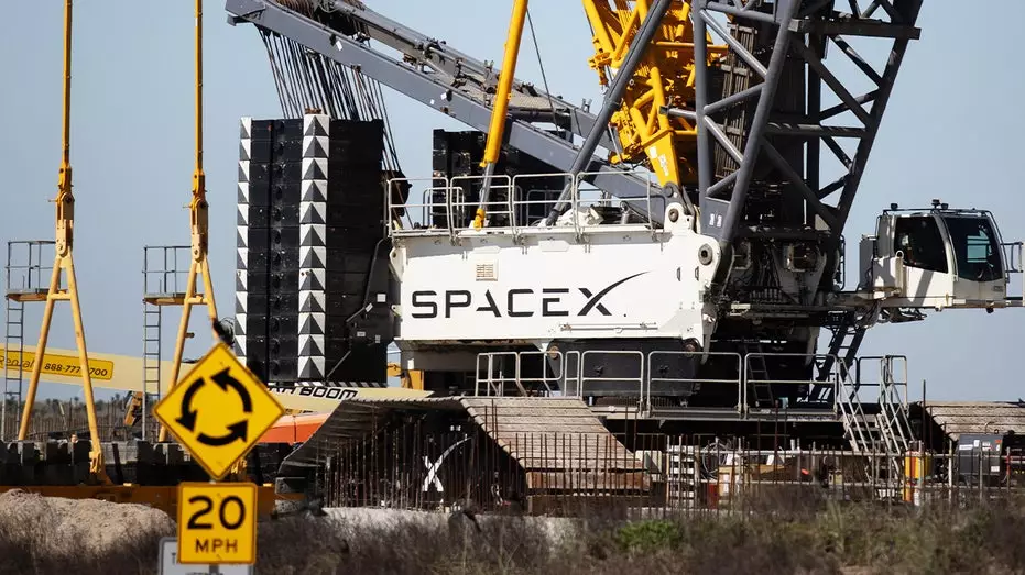 Маск заявил, что SpaceX переключает внимание на создание "саморазвивающегося города" на Луне перед освоением Марса.