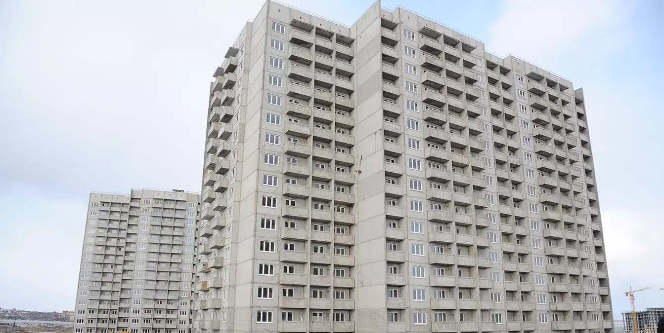 Мать выбросила детей с пятого этажа в Казахстане.