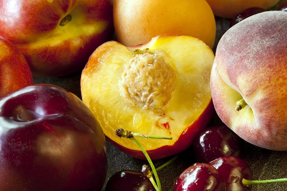 Евразийский экономический союз одобрил нулевые импортные пошлины на некоторые виды фруктов для Казахстана.