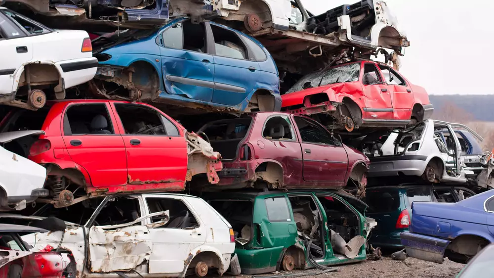 Утильсбор есть, но пунктов утилизации нет: объяснение министерства