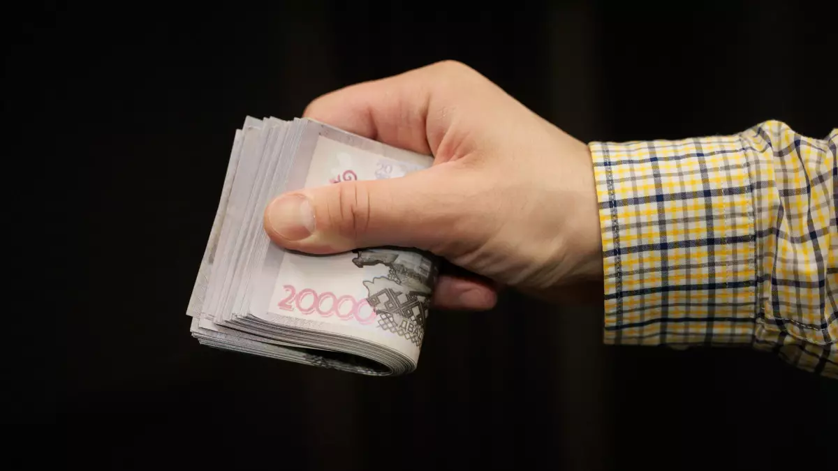 «Жұмыссыздық жәрдемақысы 400 мың теңге»: Қазақстанда қанша төлейді және қалай рәсімдеуге болады?