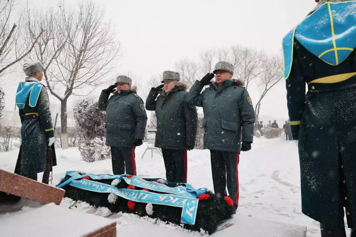 Казахстан отметил 25-летие выполнения задач на таджикско-афганской границе