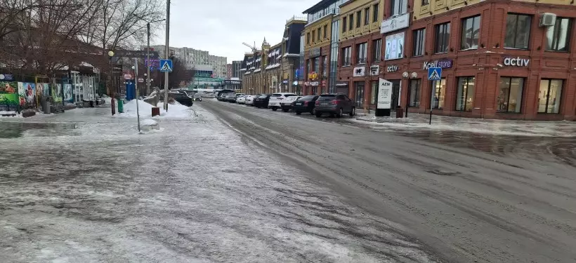 Школьников второй смены перевели на дистанционку из-за гололеда в Семее