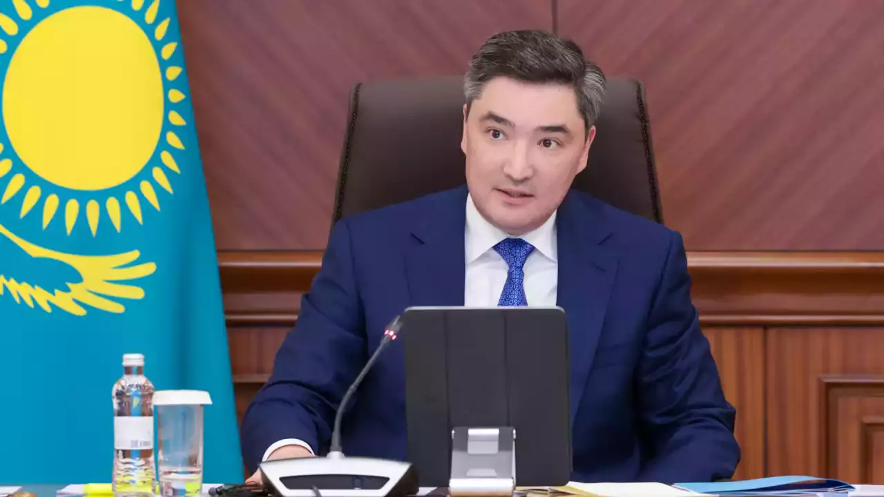 Азаматтар үшін еңбекақыны көтеру және қаржылық жүктемені азайту – Олжас Бектенов Президентке жаңа шаралар туралы баяндады