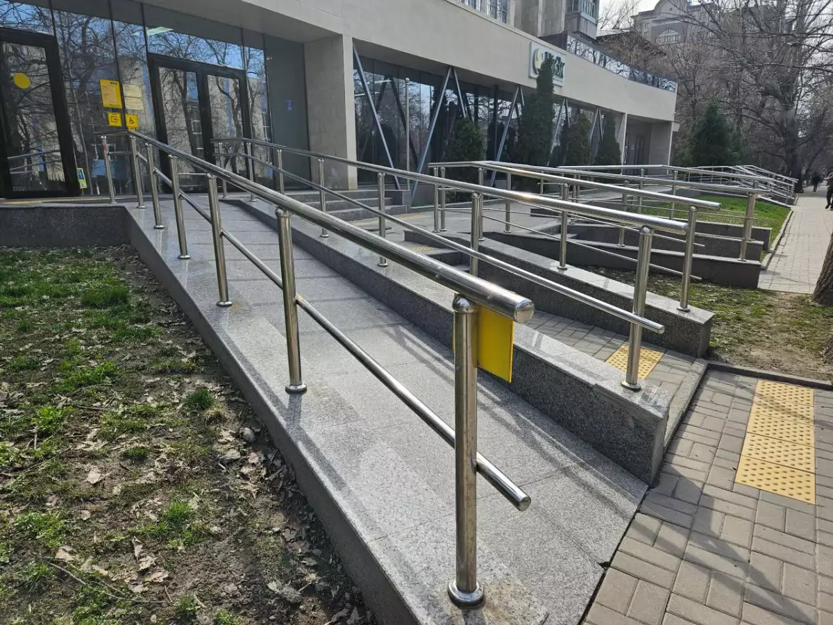 Впервые в Алматы оценили доступность городской инфраструктуры для маломобильных жителей