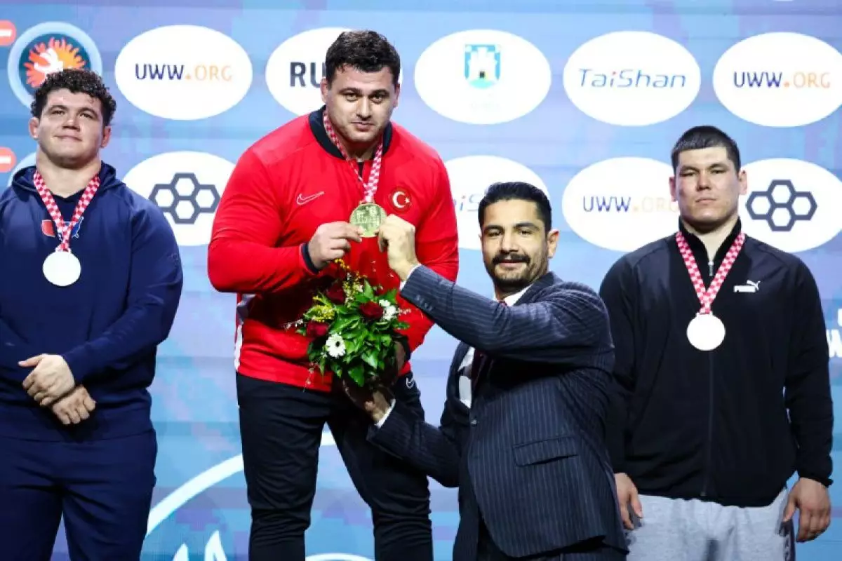 Допинг жанжалынан кейін түріктің танымал балуаны бозкілемге қайта оралды