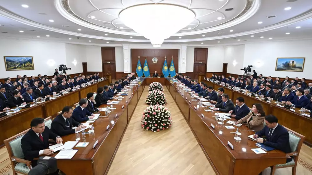 Қазақстан суперпрезиденттік билік формасынан түбегейлі бас тартады - Тоқаев