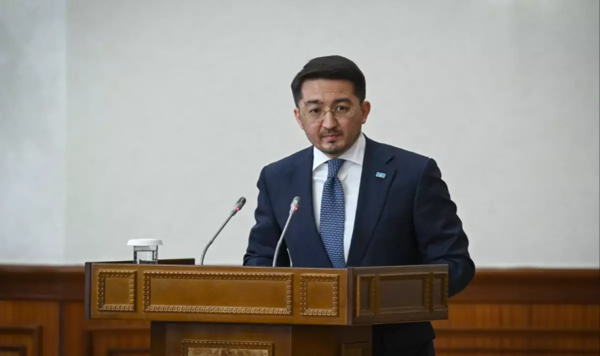 KazLLM-ге көшу: Тоқаев министр Мәдиевтің жауабына күмән келтірді