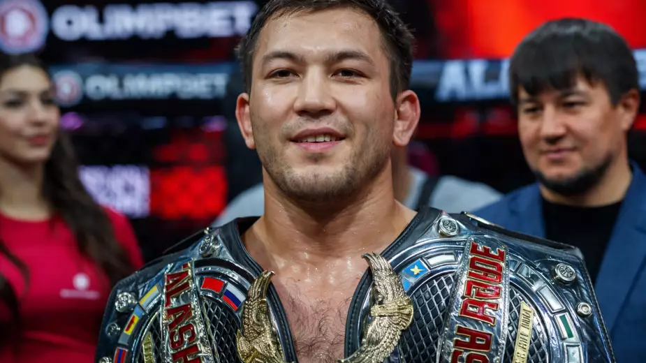 Казахстанец после нокаута ворвался в топ-20 мирового рейтинга