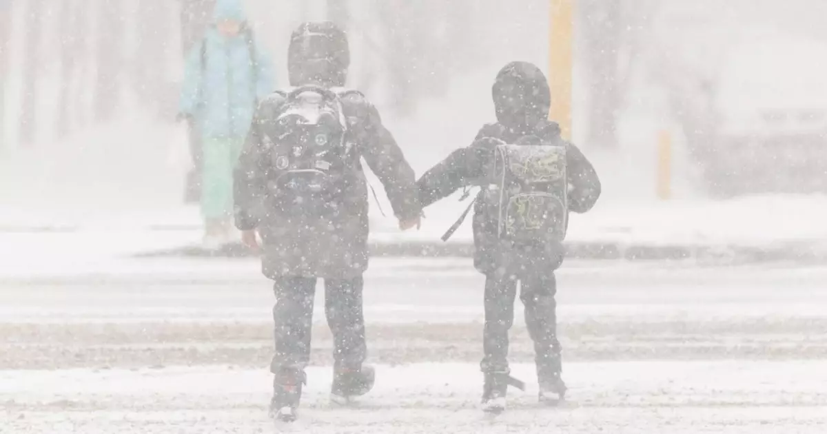   Астанада екінші ауысымдағы 0-9-сынып оқушылары қашықтан оқу форматына ауыстырылды   