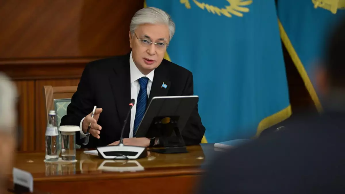"Оқу керек": Тоқаев мемлекеттік қызметшілердің олқылықтарына назар аударды