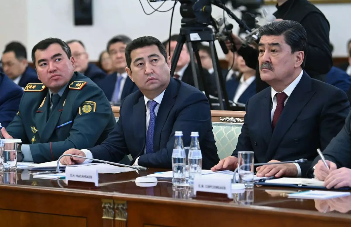 Глава государства призвал навести порядок в социальной сфере