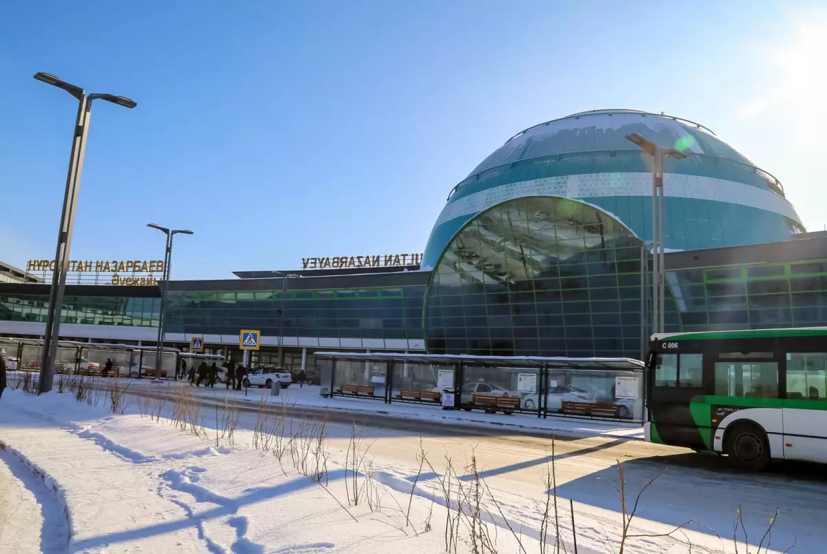 В аэропорту Астаны обратились к пассажирам из-за массовой задержки рейсов