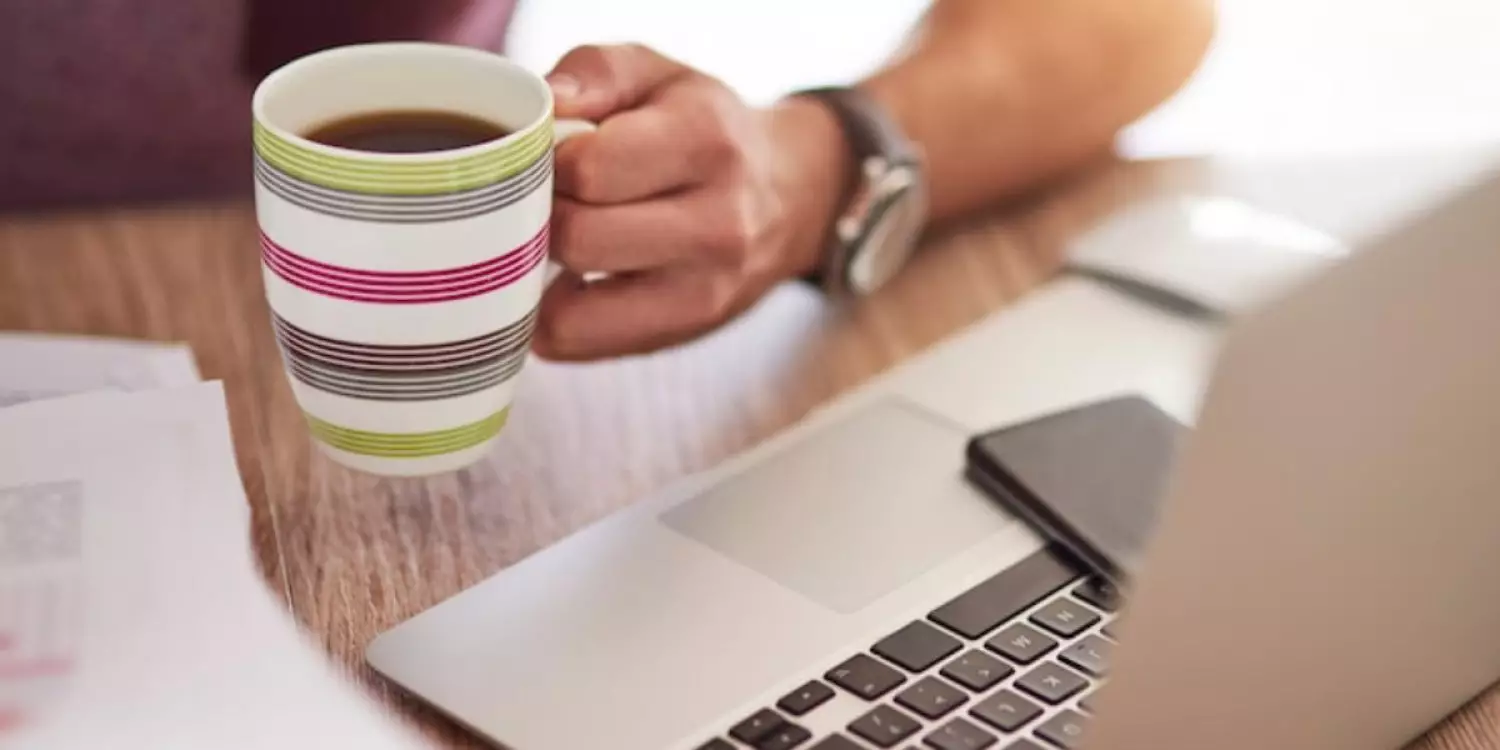 «Шай, кофе ішіп отырады, жұмыспен жүктелмеген» – Тоқаев ұлттық компаниялардың кейбір қызметкерлері туралы