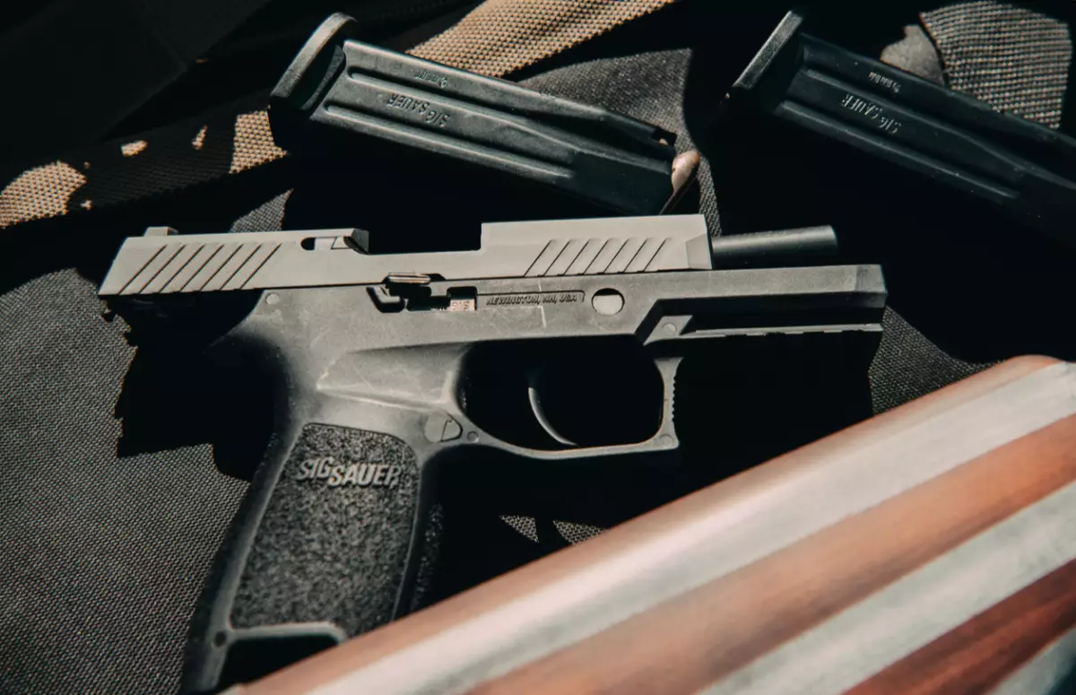 «Бір рет оқ атылған»: Петропавлдағы мектептердің бірінде оқушы мектепке тапанша алып барған