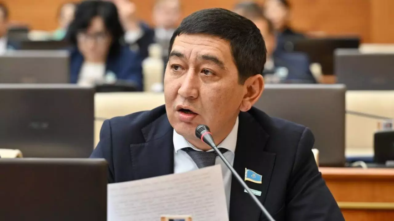 Зайытов тіл туралы заңға байланысты пікір білдірді