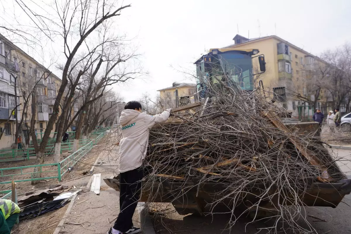 Активисты "Жастар Рухы" подключились к ликвидации непогоды в Конаеве