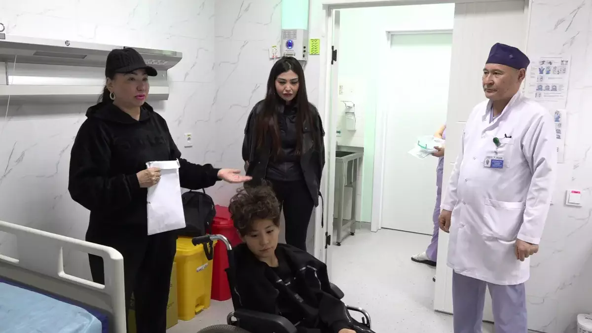 Таиландта аяғынан айырыла жаздаған балаға елге ота жасалды