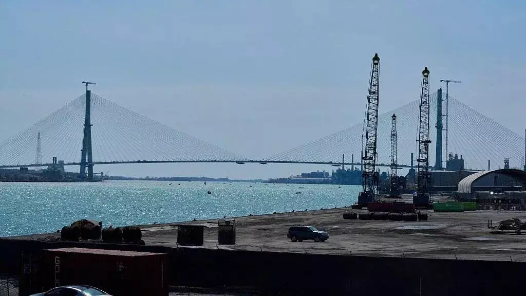 Трамп 2018 жылдан бері салынып жатқан АҚШ-Канада көпірін ашқызбайтынын мәлімдеді