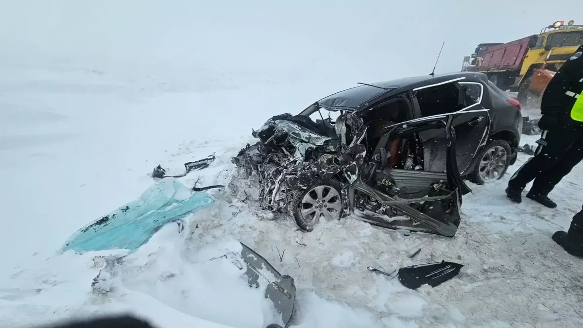 Ақтөбеде жантүршігерлік жол апатынан 4 адам қаза тапты  (ВИДЕО)