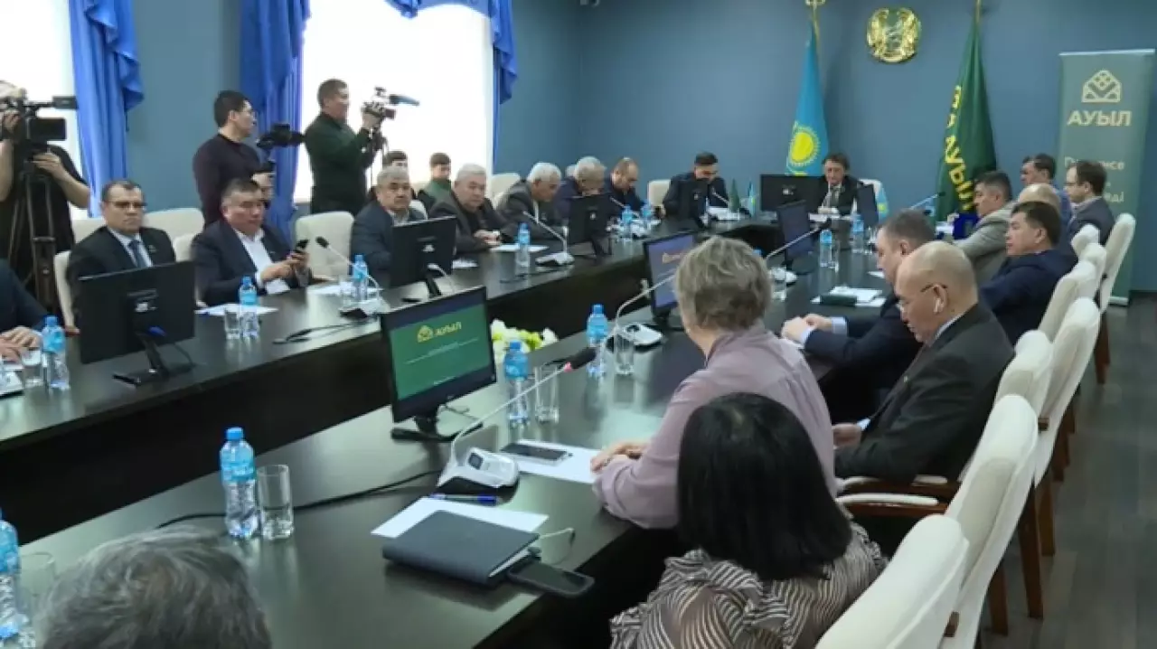 В Караганде члены партии «Ауыл» обсудили проект новой Конституции