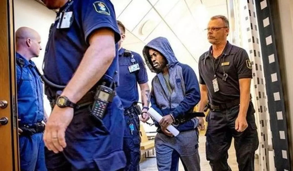 Өзбек клубы жас қызды зорлағаны үшін қамалған футболшыны қатарына қосты