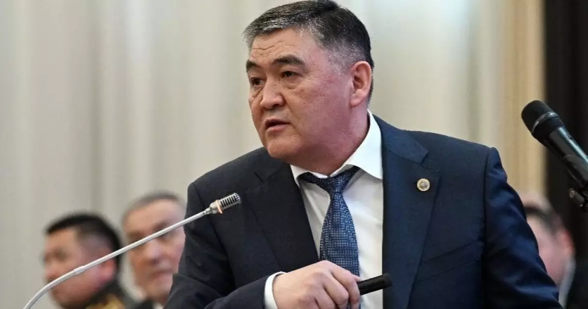  Саясаттағы сілкініс: Президенттің сенімді серігі күтпеген жерден қызметінен кетті 