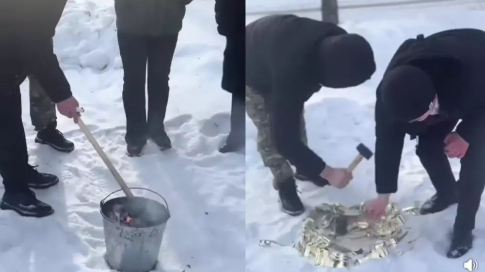 Сожгли флаг и разбили герб: что на самом деле происходило на видео из Павлодара