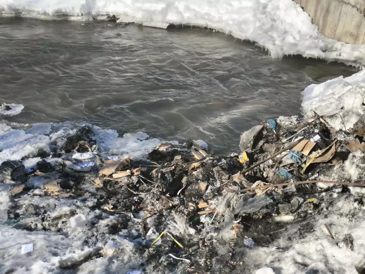 Полиция усилила контроль за незаконным сбросом отходов