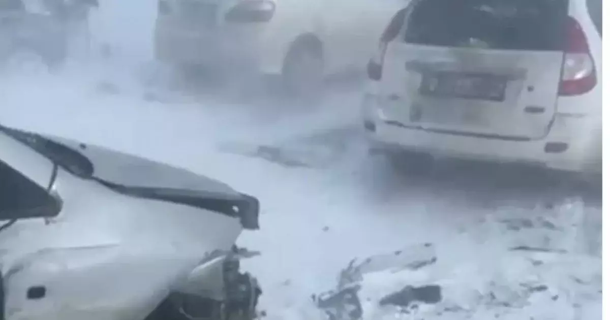 Ақтөбе-Атырау тасжолында бірден 10 көлік соқтығысты