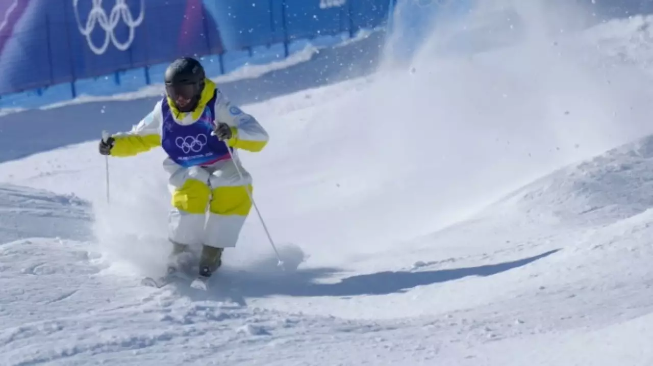 Казахстанец вышел в финал Олимпиады по фристайл-могулу