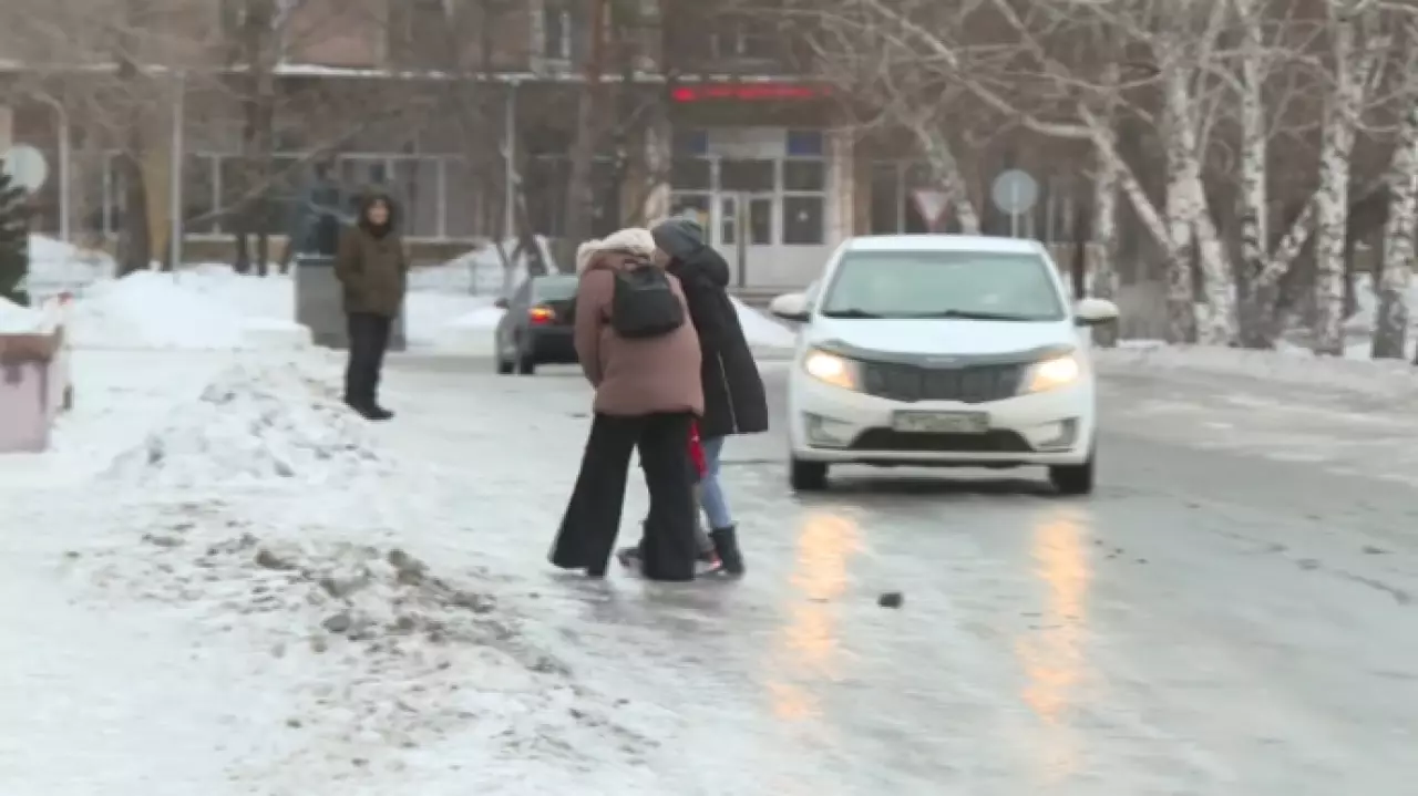 60 человек пострадали из-за гололеда в Семее