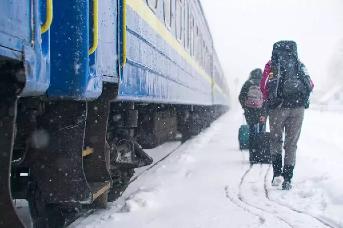 Непогода охватила страну: нацперевозчик запустил дополнительные поезда