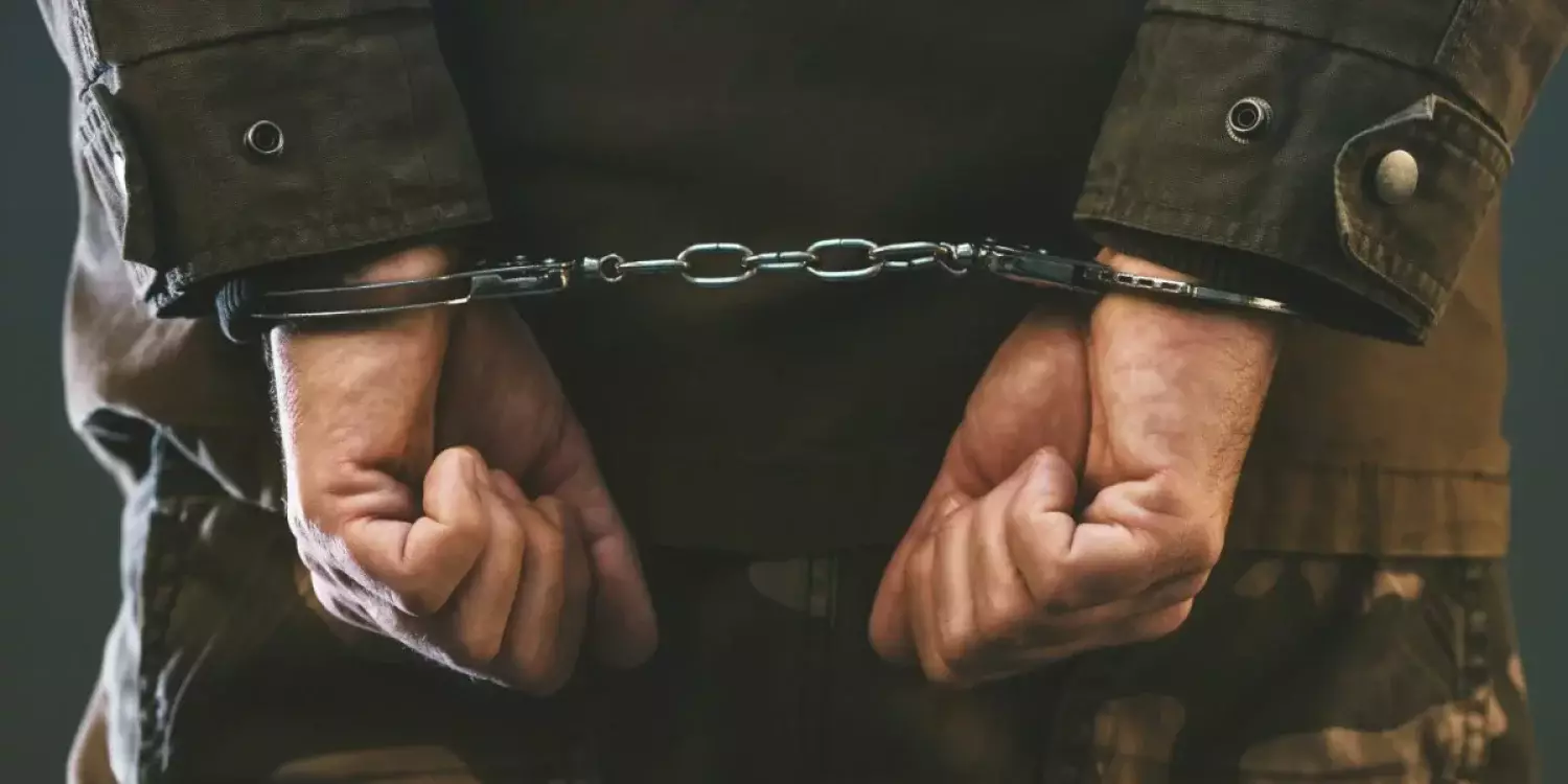 Павлодарда 100 мың доллар пара алған тәртіп сақшысы сотталды