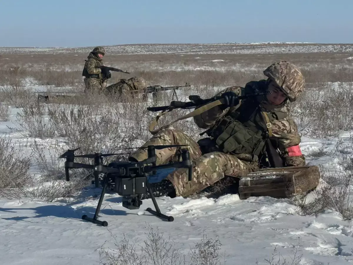 Под грохот выстрелов и шум волн: в Мангистау проходят учения морской пехоты - новости на Lada.kz 10.02.2026