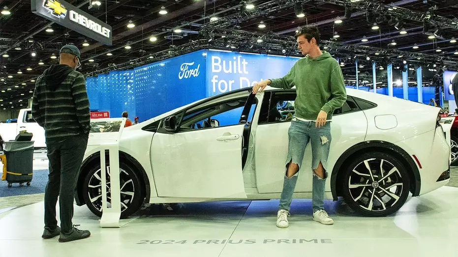 Toyota отзывает 141 тысячу автомобилей из-за риска самопроизвольного открытия дверей во время движения.