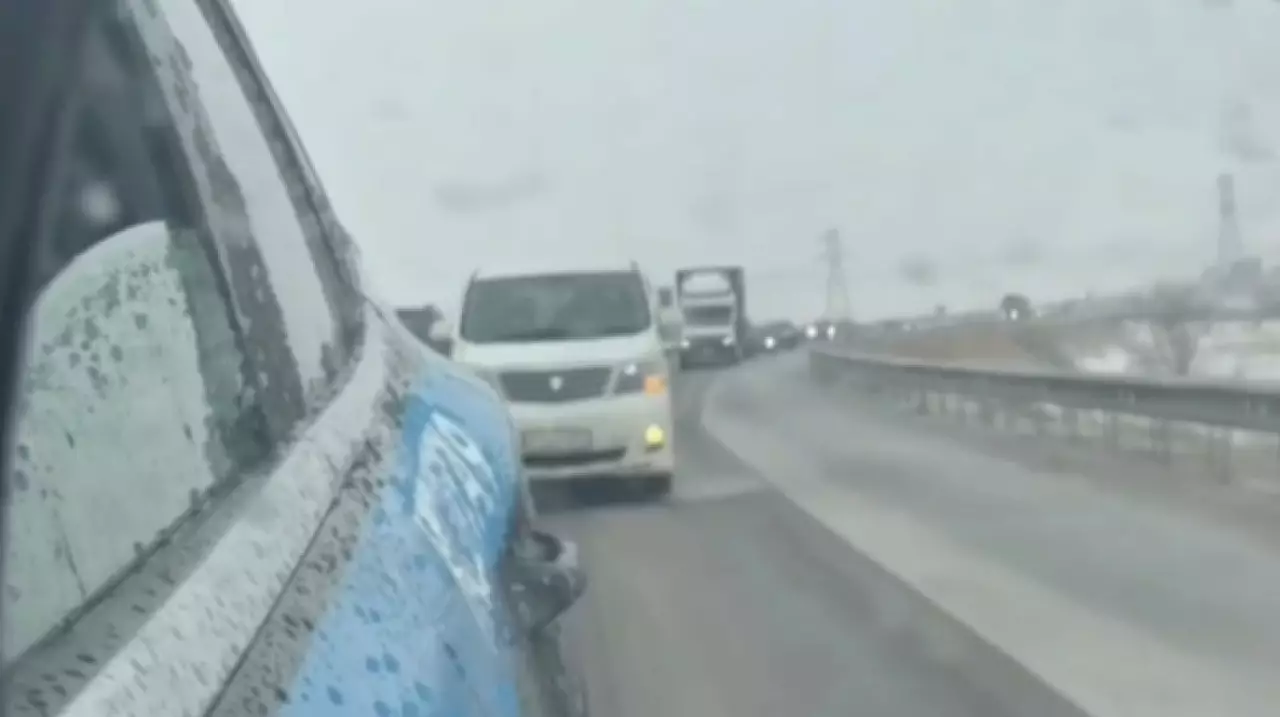 Казахстанцев просят быть особенно осторожными на дорогах